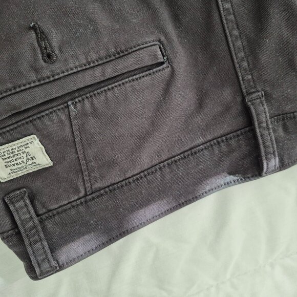 Levis Chinos - Picture 2 of 3